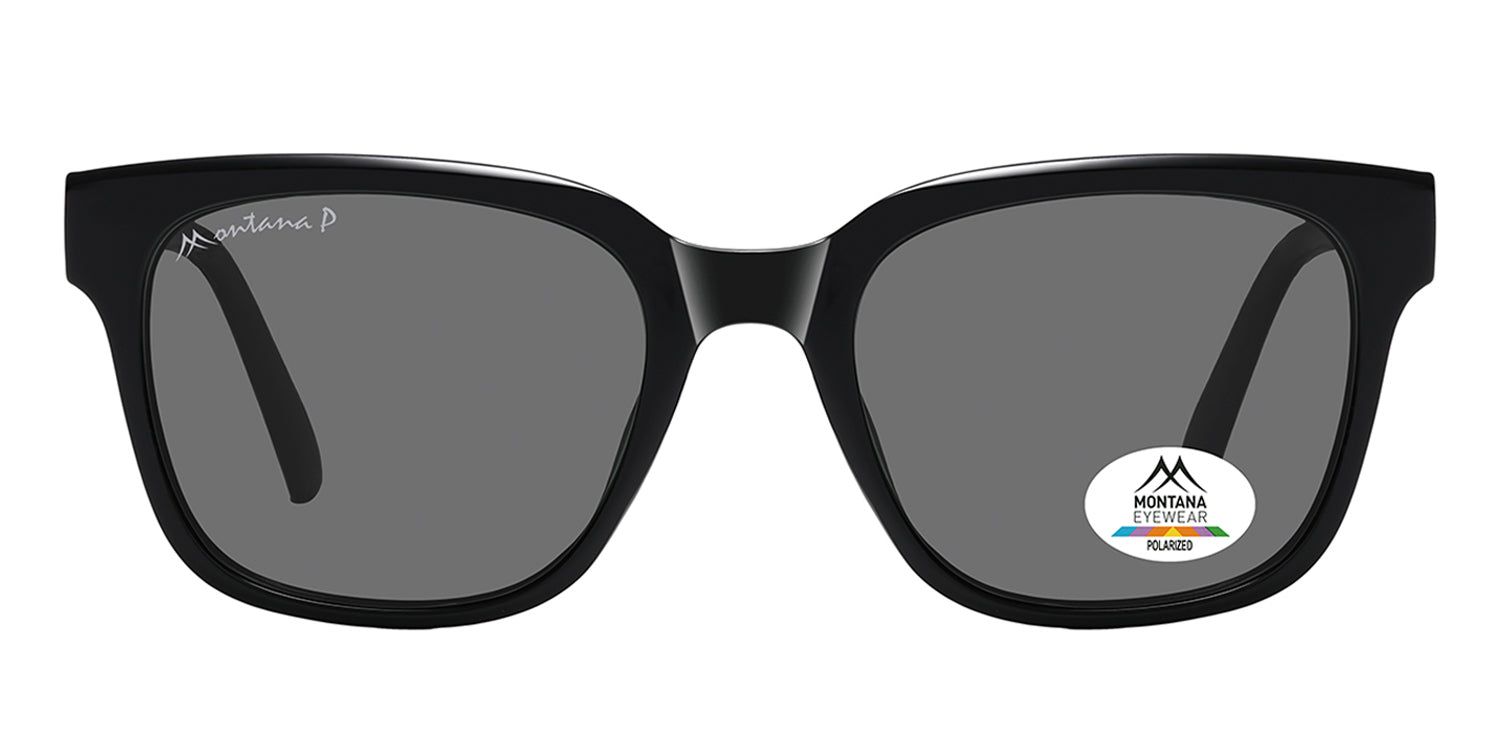 Schwarze Sonnenbrille mit grauen Gläsern. Auf dem linken Bügel steht "montana p". Auf dem rechten Glas befindet sich ein Aufkleber mit Logo und "POLARIZED".