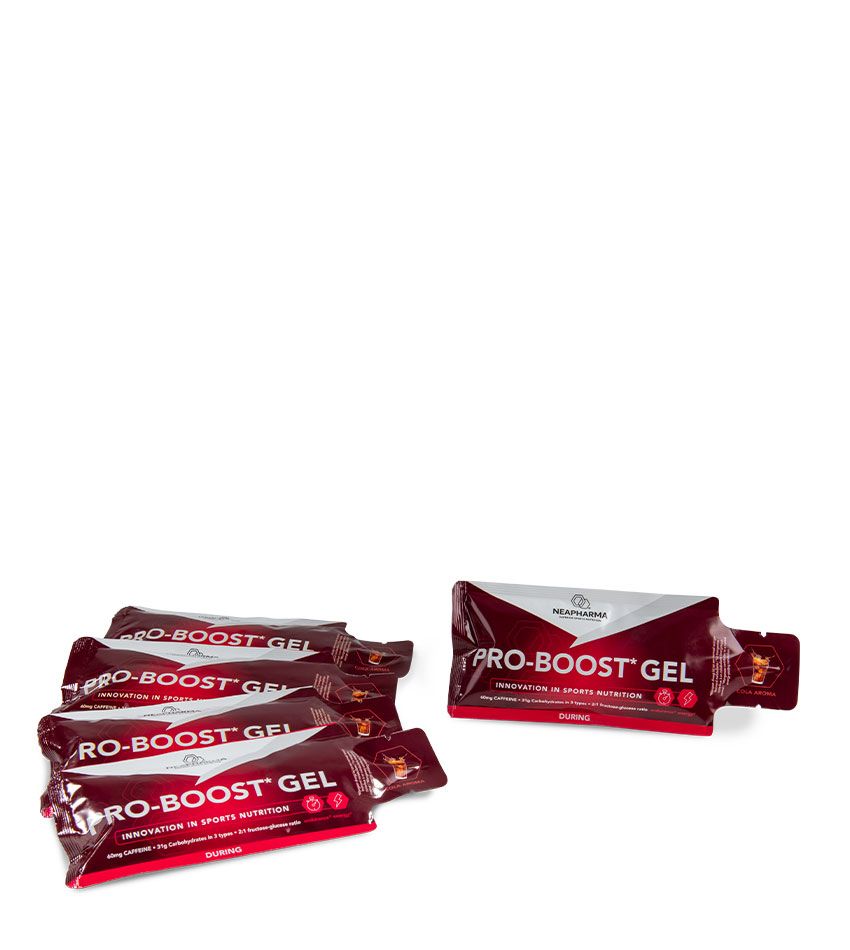 Mehrere rote Pro-Boost Gel-Päckchen. Aufdruck: Pro-Boost Gel, Logo Neapharma. Ein Päckchen liegt separat.
