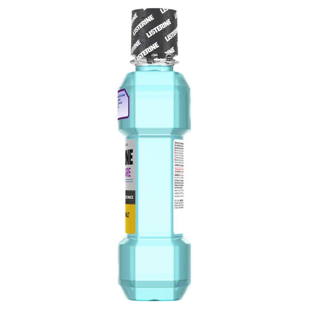Listerine Total Care Sensitive. Hellblaue Flasche, Seitenansicht. Schwarzer Deckel. Etikett mit Text.