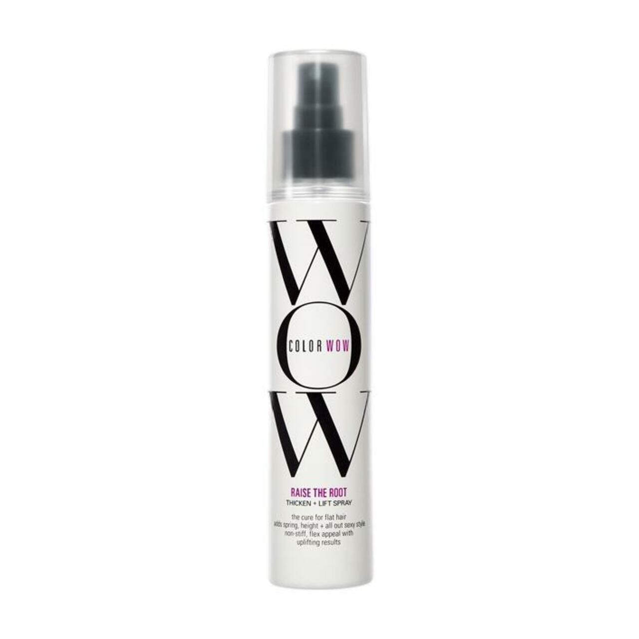Haarspray-Flasche. Weißes Etikett mit schwarzem "WOW"-Logo und Produktnamen. Transparenter Sprühkopf und Deckel.