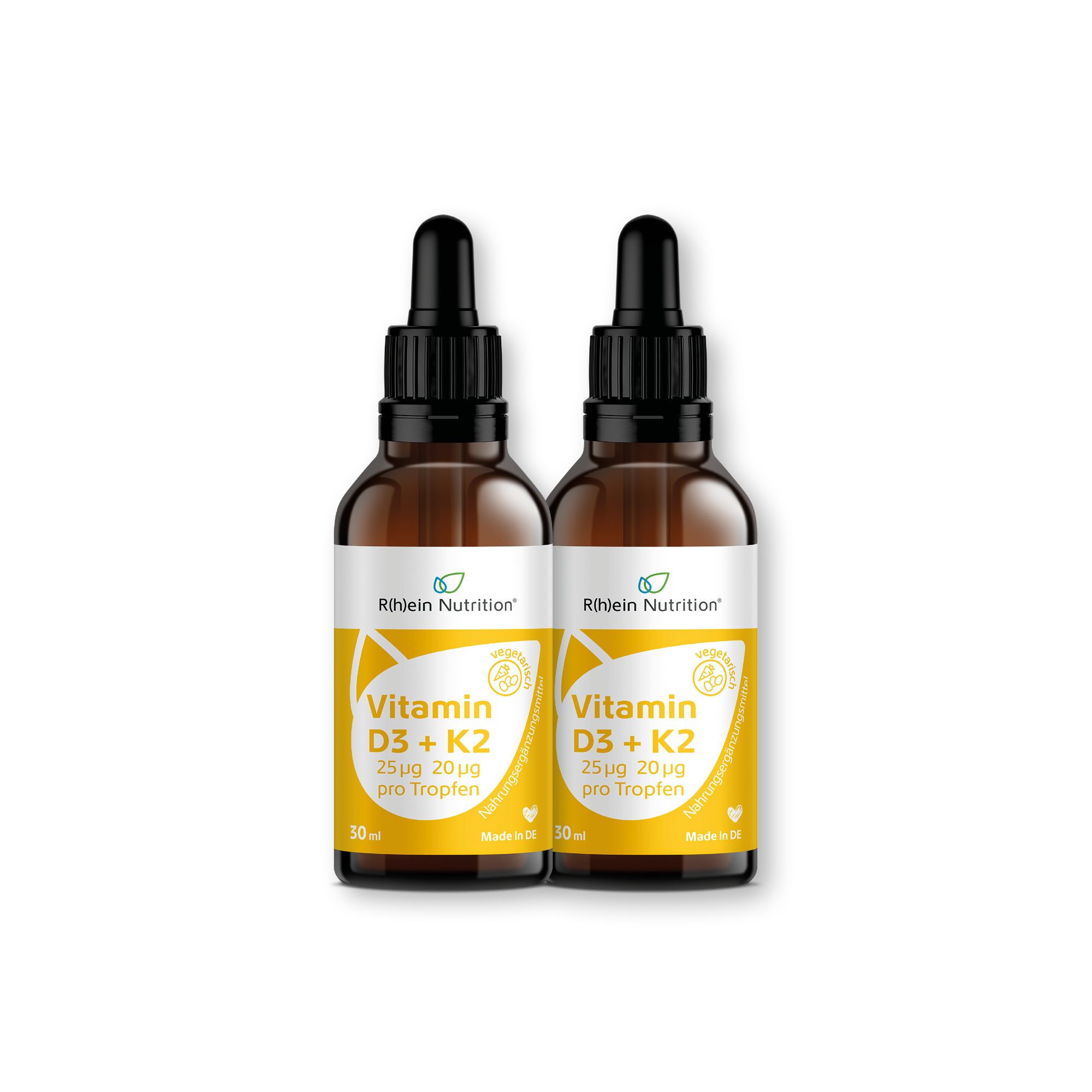 Zwei Flaschen Vitamin D3 + K2. Braune Glasflaschen mit schwarzen Pipetten. Gelbes Etikett mit Produktinformationen.