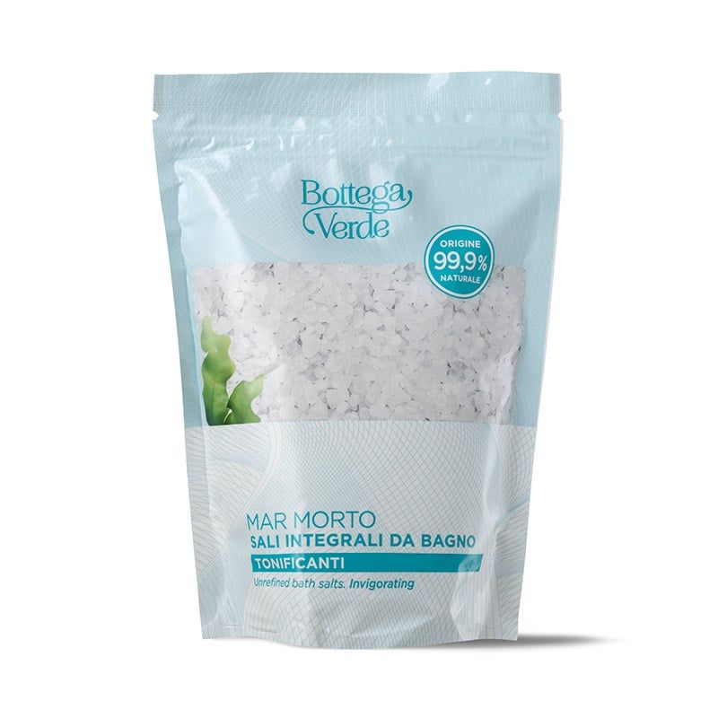 Confezione di sali da bagno Bottega Verde Mar Morto. L'imballaggio trasparente mostra sale granulare. Le parole "Mar Morto", "Sali Integrali da bagno" e "Tonificanti" sono visibili. Un logo verde indica "99,9% naturale".