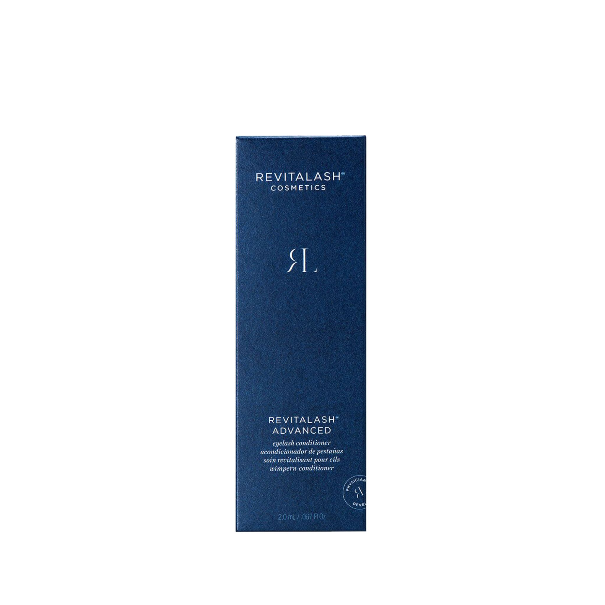 Blaue Schachtel mit RevitaLash Advanced. Produktname und Logo. Schlanke, hohe Verpackung.