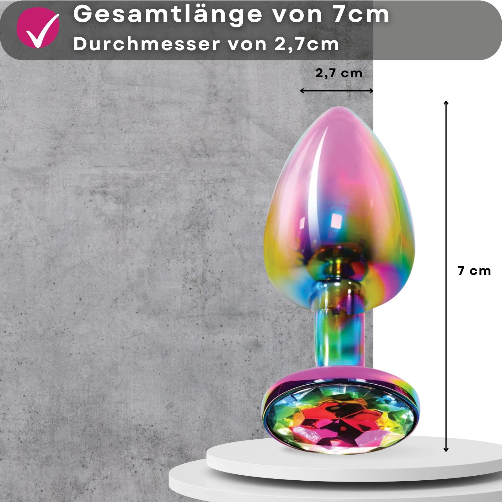 Analplug, 7 cm lang, 2,7 cm Durchmesser. Multicolor, Metall, Zierstein. Auf Podest.