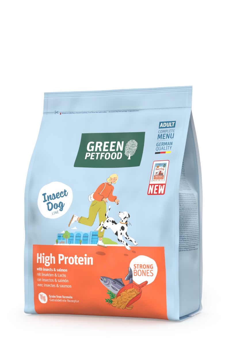Hellblaue Hundefutter-Tüte mit Aufdruck: Green Petfood Insect Dog High Protein.
