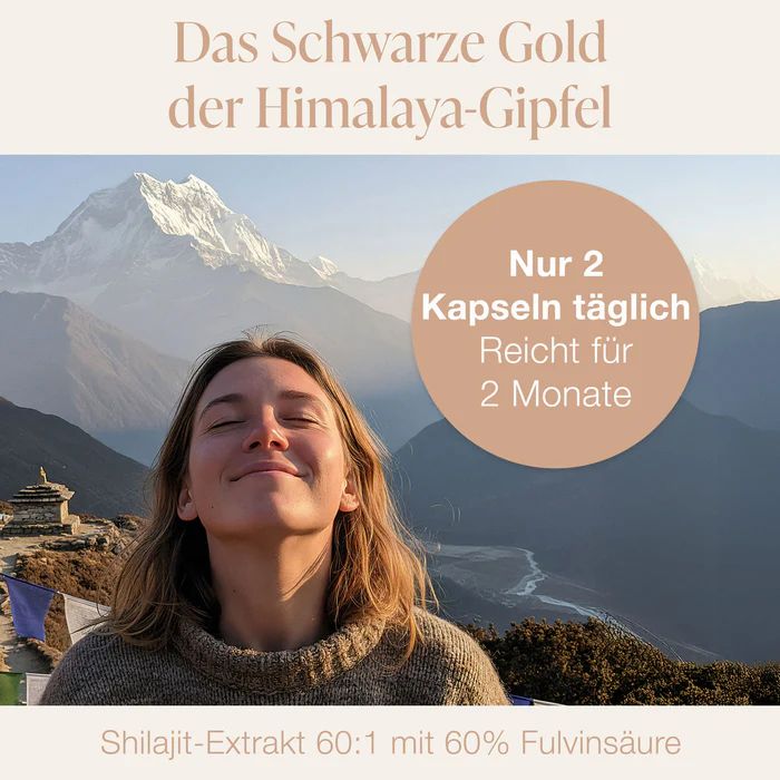 Frau lächelt vor Berglandschaft. Text: Nur 2 Kapseln täglich. Flasche mit Kapseln. Shilajit-Extrakt 60:1.