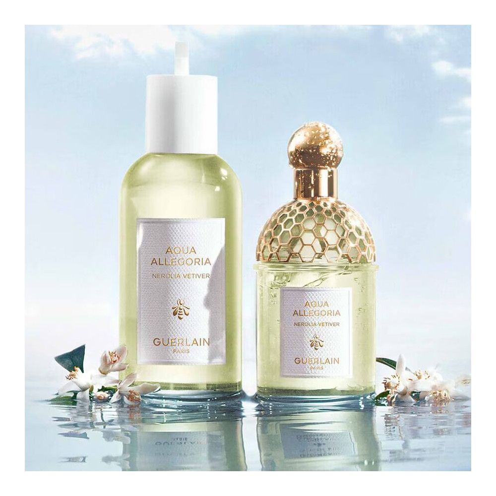 Zwei Flakons, einer mit Wabendesign und einer länglich. Beide mit Etikett 'Aqua Allegoria Nerolia Vetiver'.