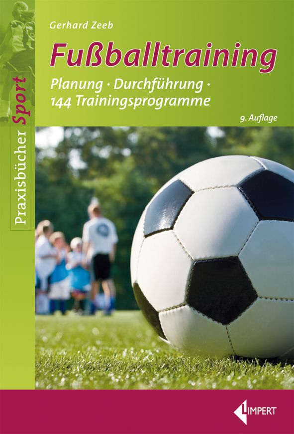 Buchcover mit Fußball und Titel 'Fußballtraining'. Autor Gerhard Zeeb. Verlag Limpert. 9. Auflage. Grün-weißes Design.