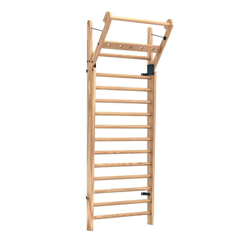 Sprossenwand aus hellem Holz mit 14 Sprossen. Oben mit einer ausklappbaren Klimmzugstange.