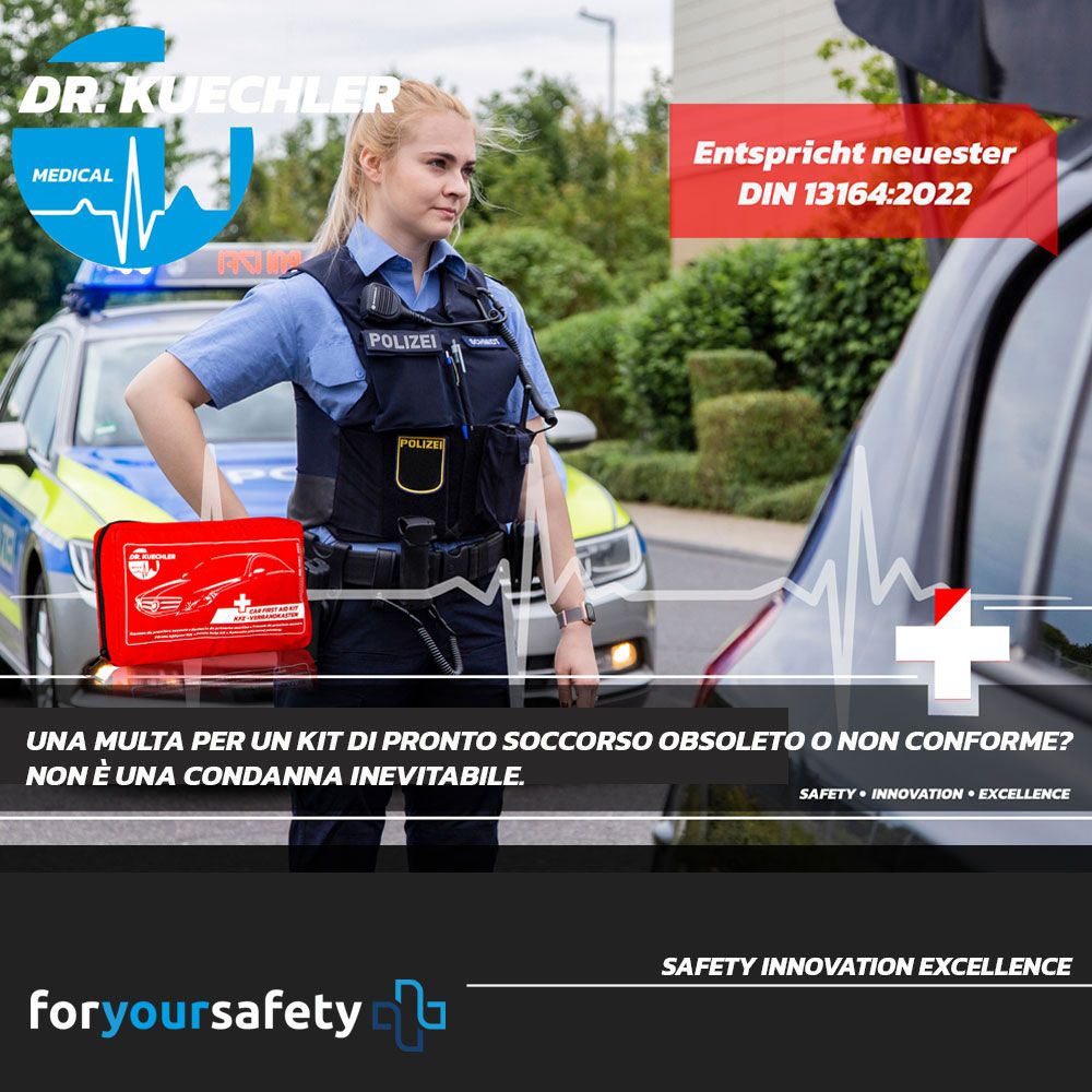 Polizistin mit KFZ-Verbandtasche. Entspricht DIN 13164-2022. Logo Dr. Kuechler Medical.