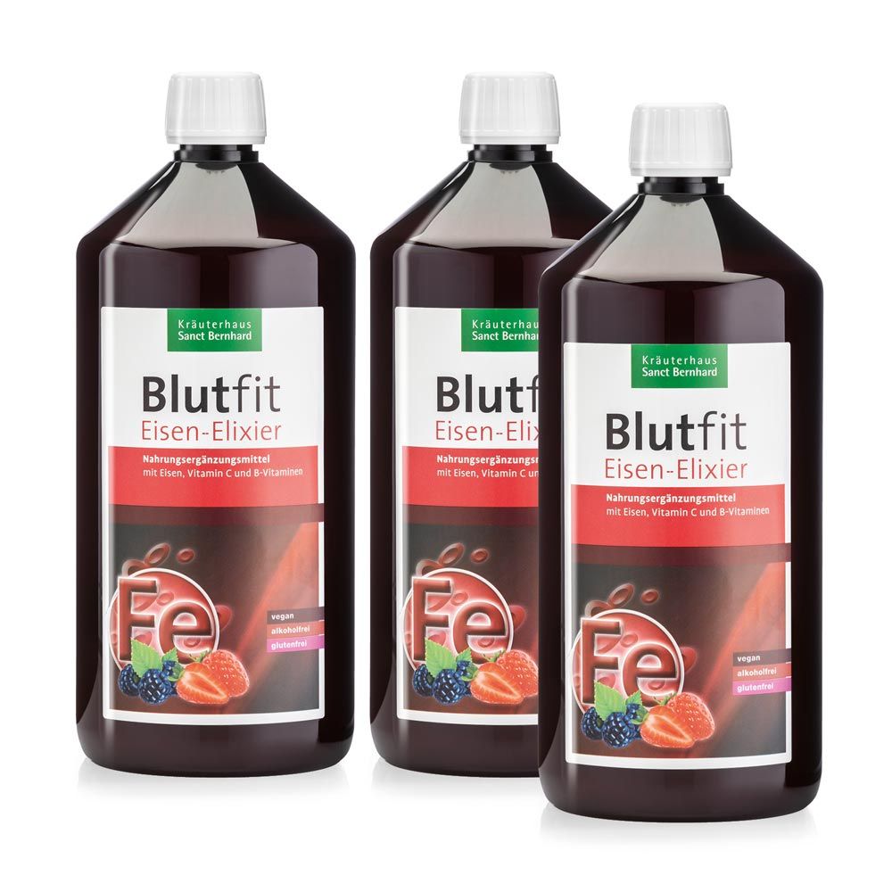 Drei Flaschen Blutfit Eisen-Elixier. Braune Flüssigkeit in transparenten Flaschen mit weißem Etikett. Aufschrift: Blutfit Eisen-Elixier.