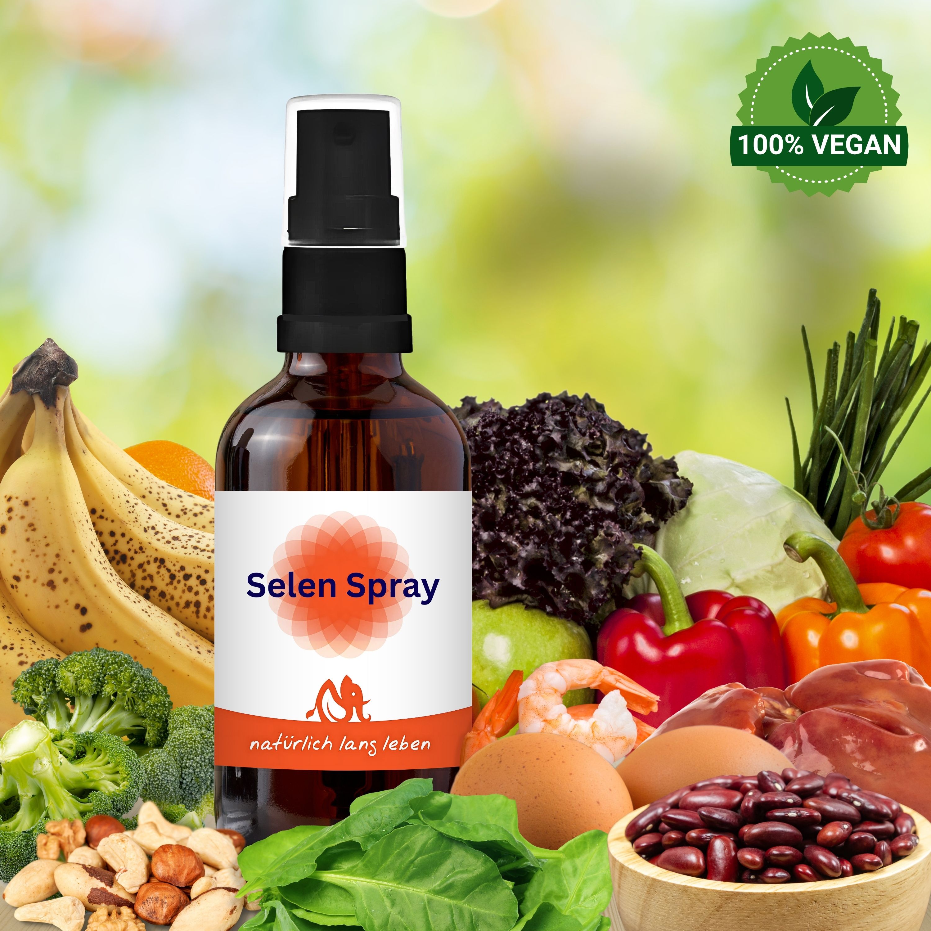 Braune Glasflasche mit "Selen Spray" vor Gemüse und Obst. Vegan-Siegel. Logo "natürlich lang leben".