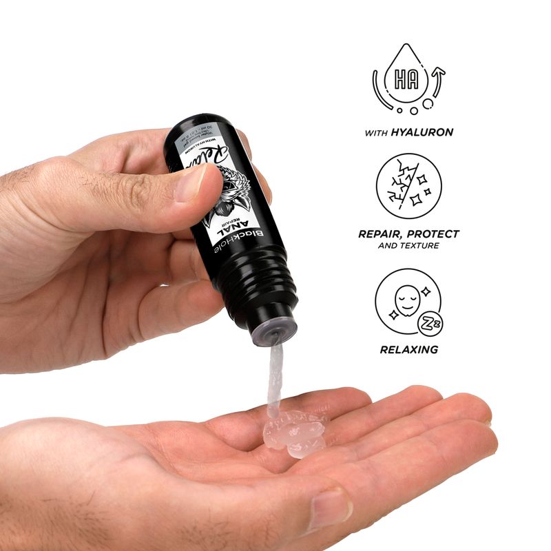 Schwarze Tube mit Gel, das auf eine Handfläche aufgetragen wird. Enthält Hyaluron.