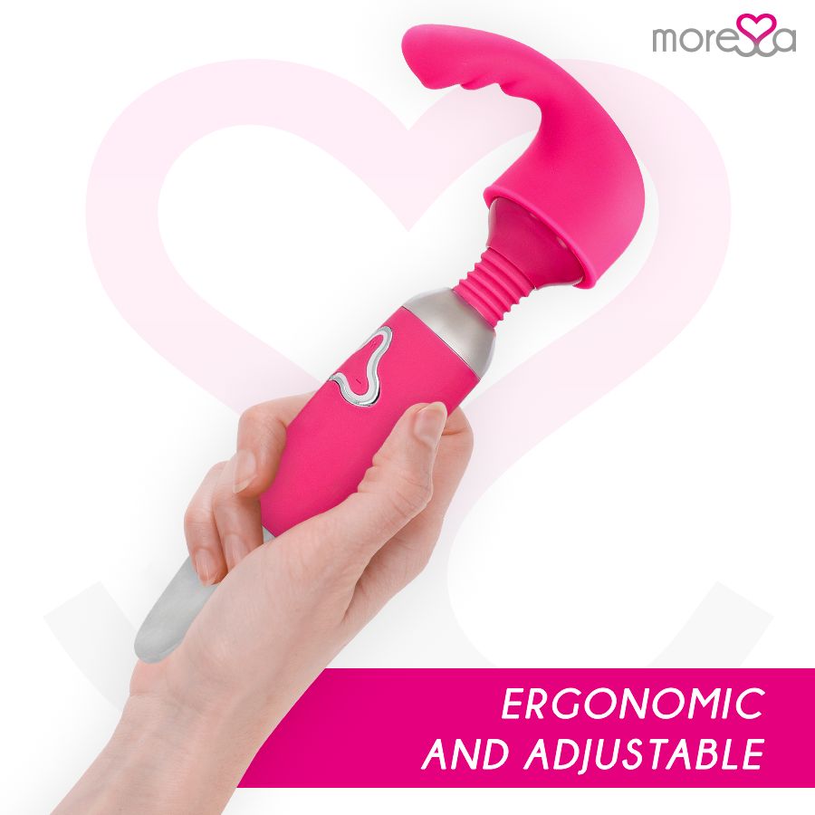 Pinkfarbener Vibrator in einer Hand gehalten. Silberne Akzente. Marke: Moressa. Text: Ergonomic and Adjustable.