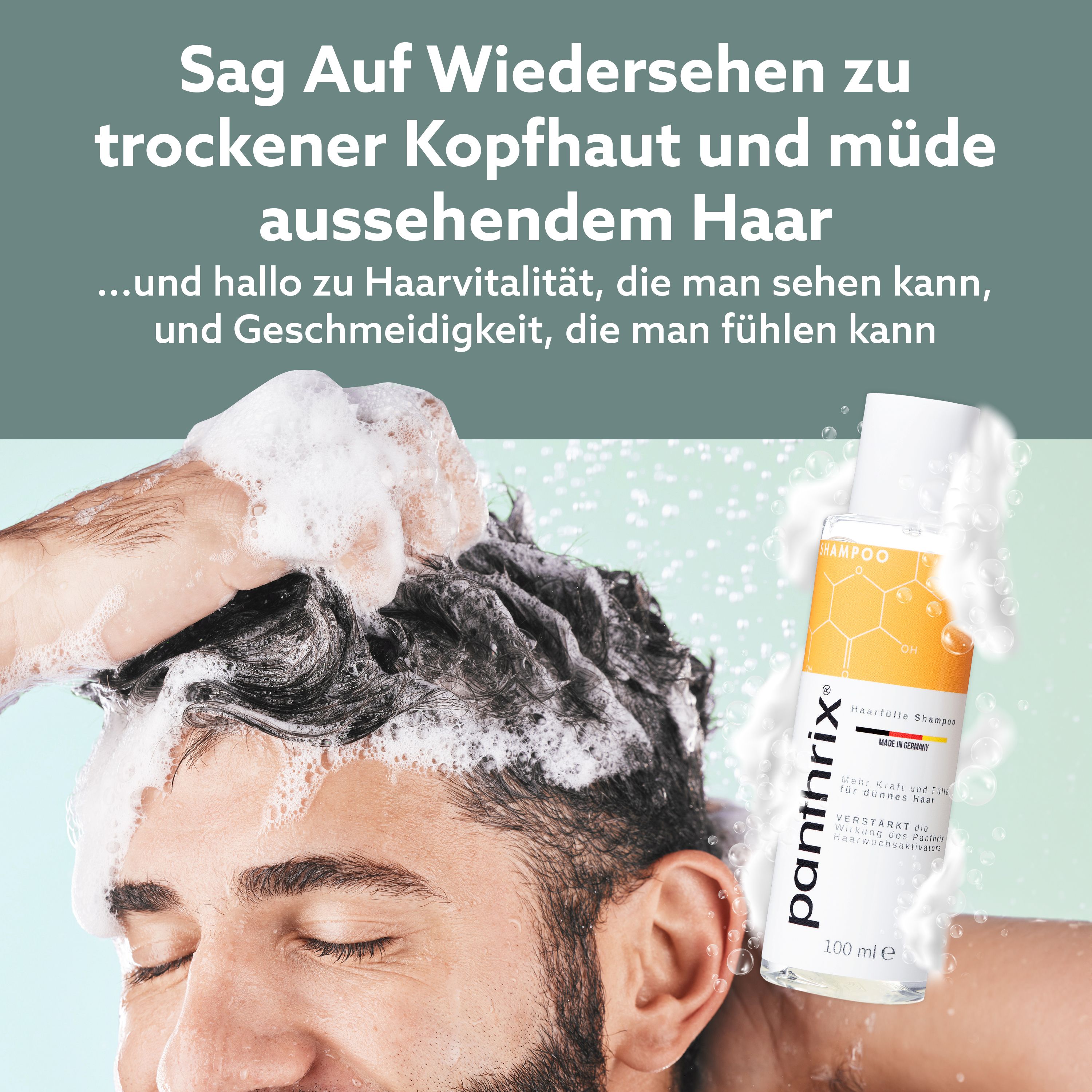 Homme se lave les cheveux avec du shampooing. Flacon de shampooing avec logo Panthrix et texte. Mousse sur la tête.