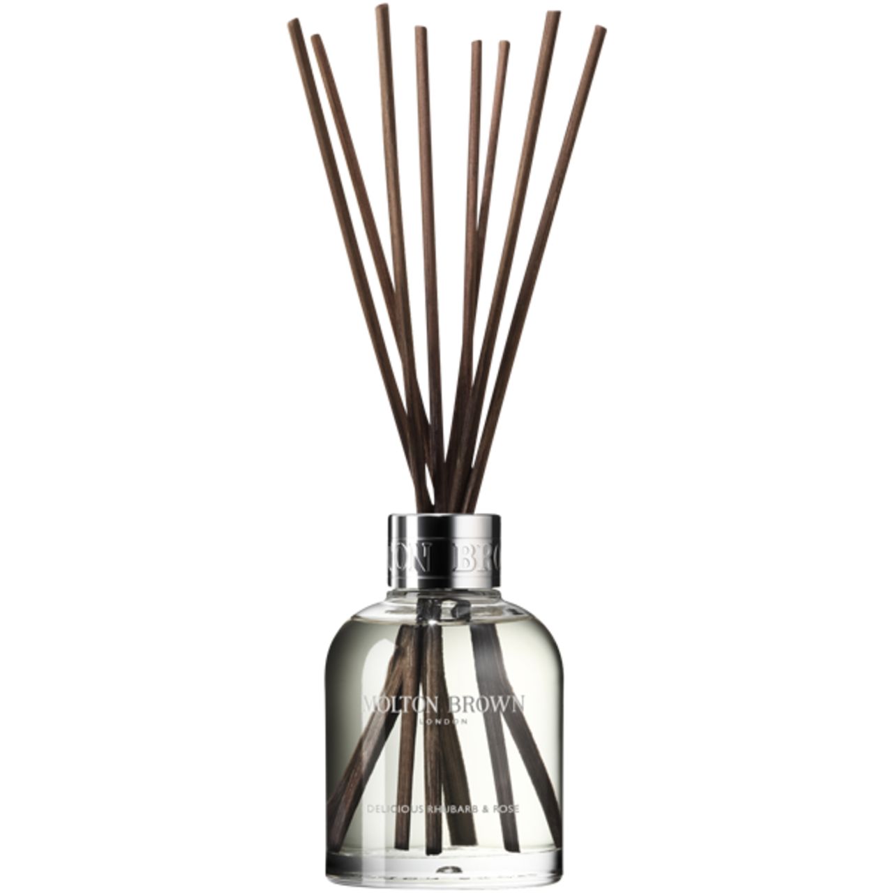 Glasflakon mit Duftstäbchen. Braune Stäbchen ragen aus dem Flakon. Silberfarbener Verschluss. Molton Brown-Logo sichtbar.