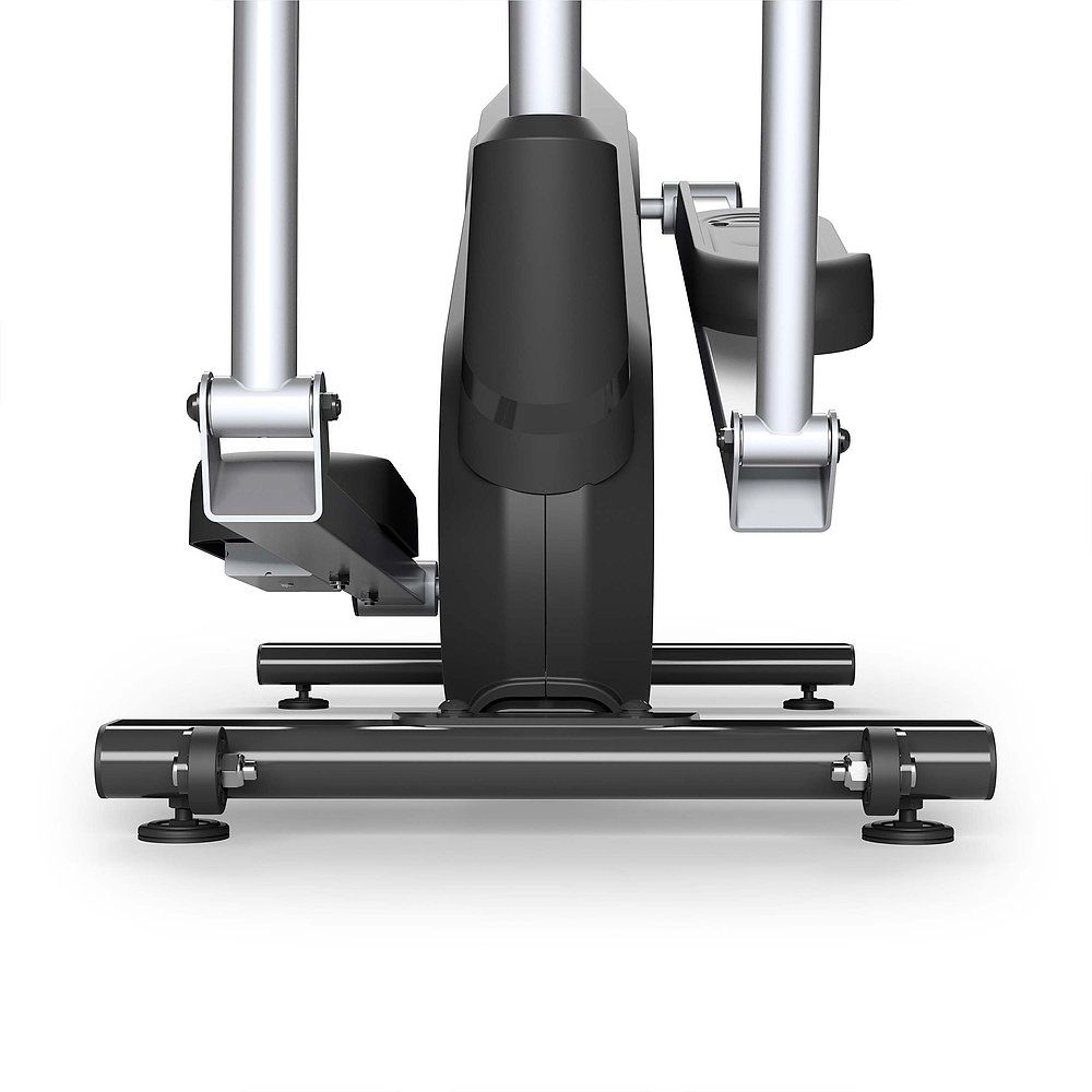 Crosstrainer-Unterseite. Schwarze Basis, silberne Elemente. Pedale, Standfüße. Auf weißem Hintergrund.
