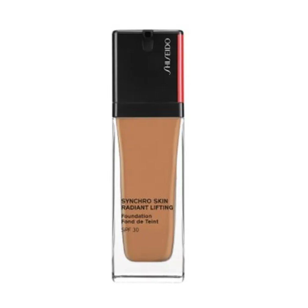 Flüssig-Make-up-Flakon. Schwarzer Deckel, transparente Flasche mit braunem Inhalt. Aufschrift: SYNCHRO SKIN RADIANT LIFTING, SPF 30.