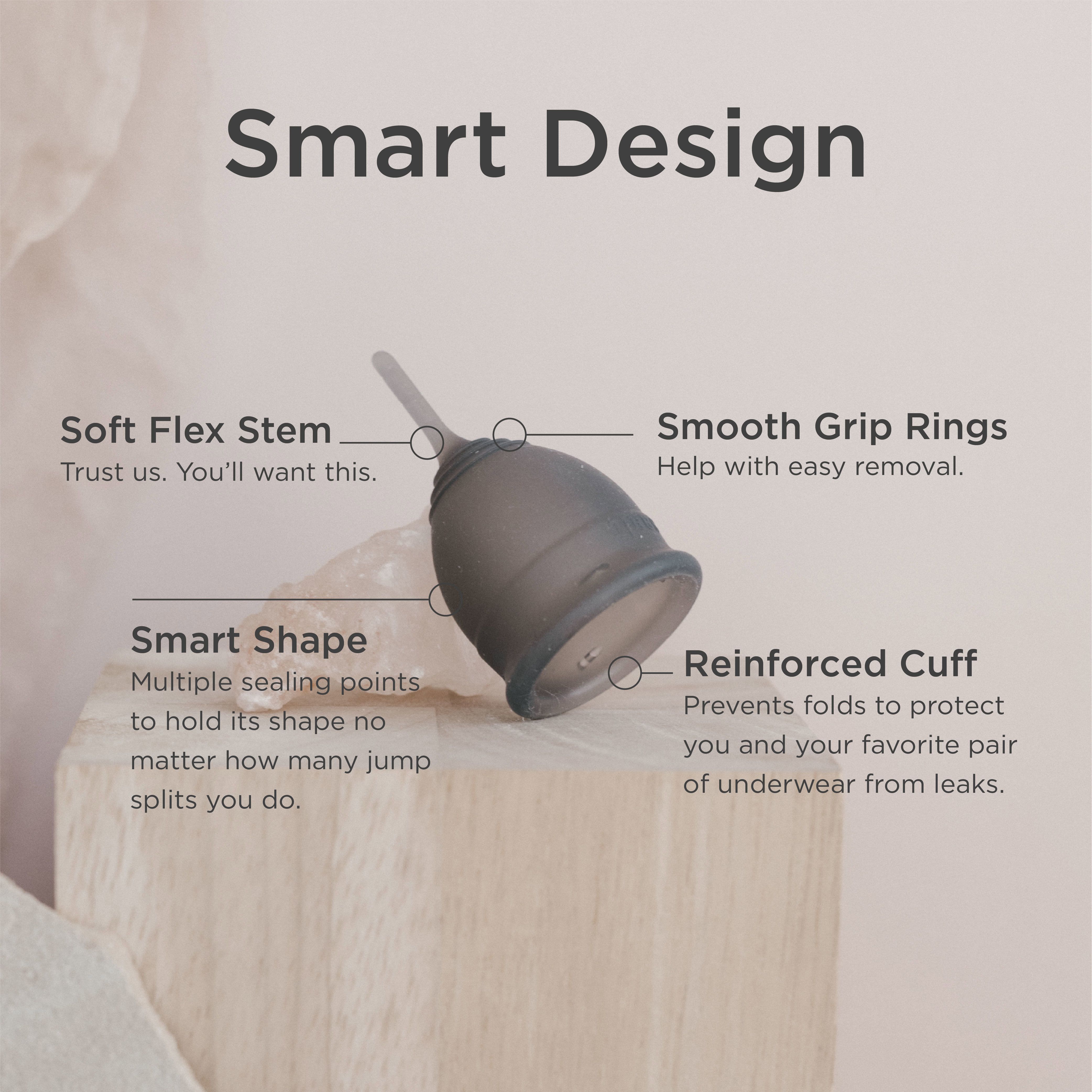 Menstruationsbecher mit weichem Stiel, Griffringen und verstärktem Saum. Smart Shape für Formstabilität.