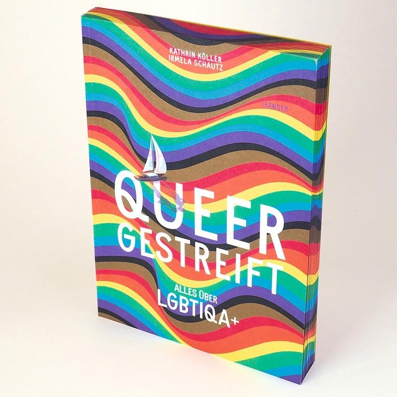 Buchcover mit Regenbogenmuster und Titel "Queergestreift". Autorennamen und Logo "Deutscher Jugendliteraturpreis" sichtbar.