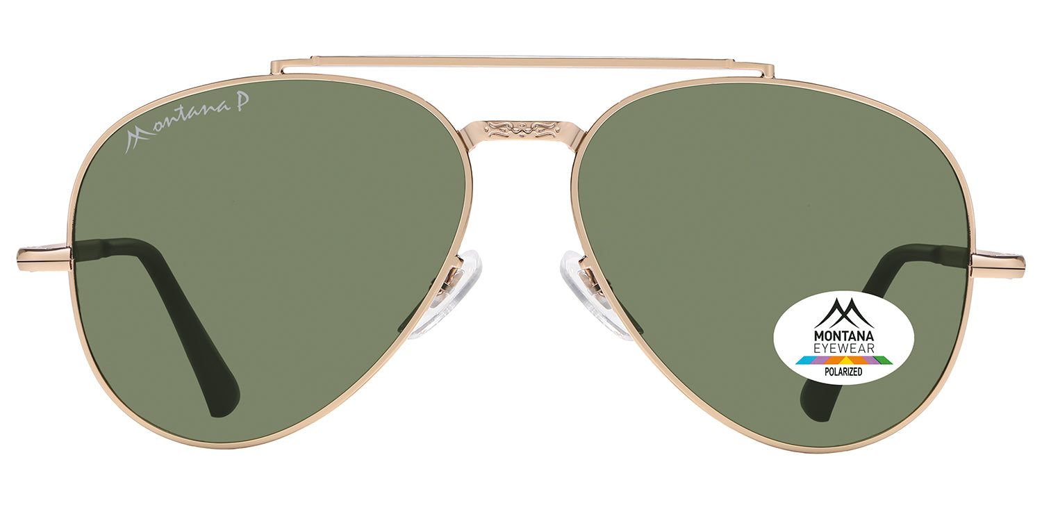 Goldfarbene Sonnenbrille mit grünen Gläsern. Aviator-Form. Montana Eyewear Logo und Polarized-Aufkleber. Bügel mit schwarzem Abschluss.