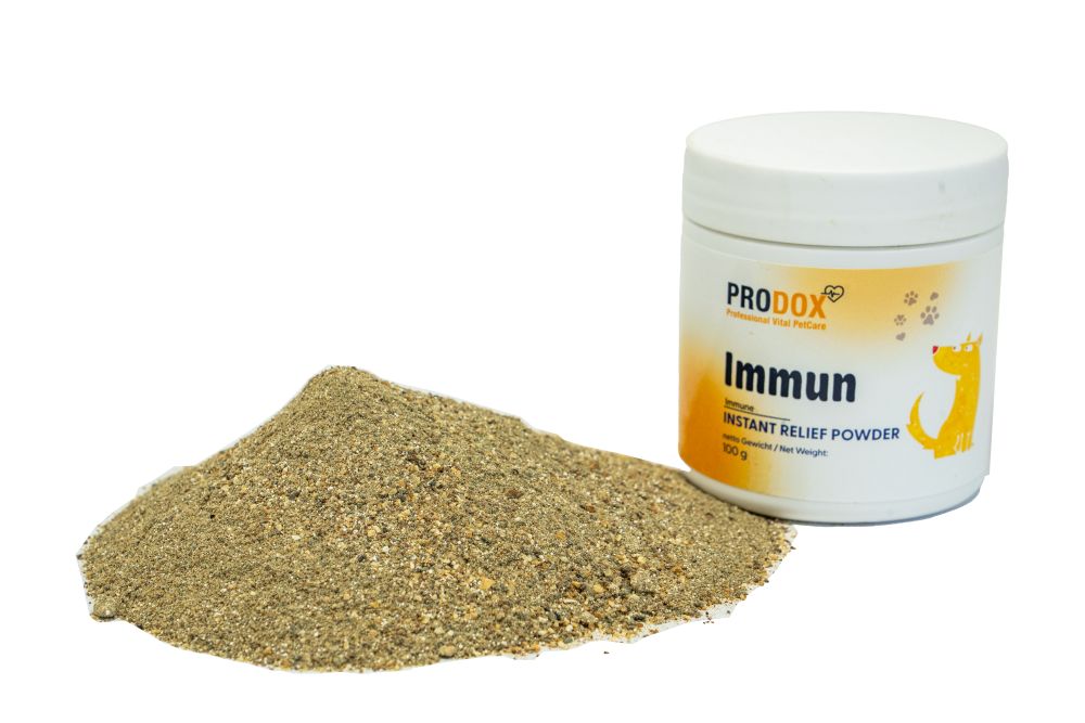 Pulverhaufen neben Dose. Dose: PRODOX, Immun, Instant Relief Powder. Weißer Deckel.