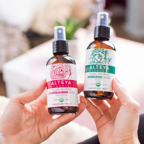 Alteya Organics weißes Rosenwasser im Glas