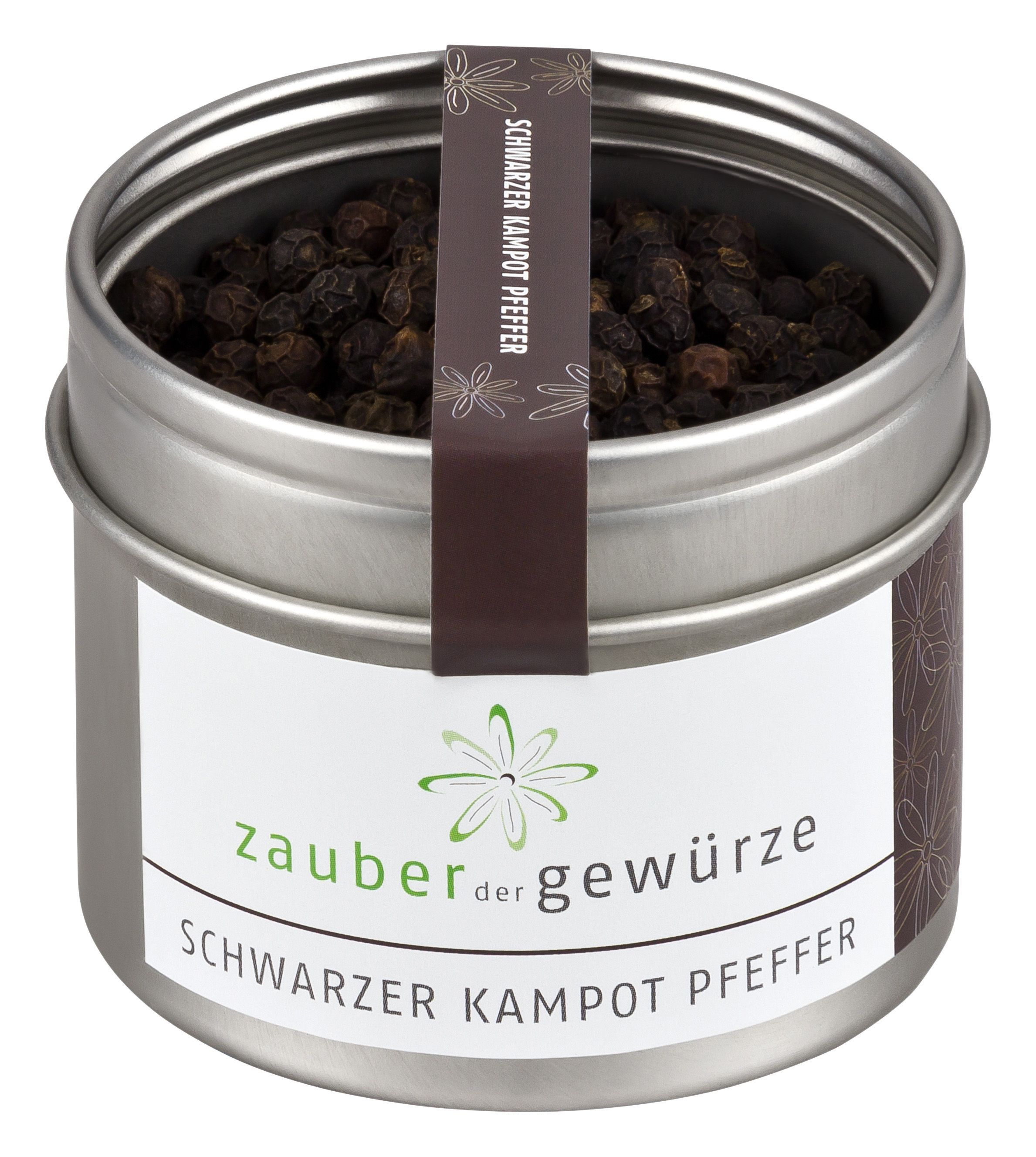 Metallbehälter mit schwarzem Kampot-Pfeffer. Etikett mit Produktname und Logo. Braunes Band mit Schriftzug.