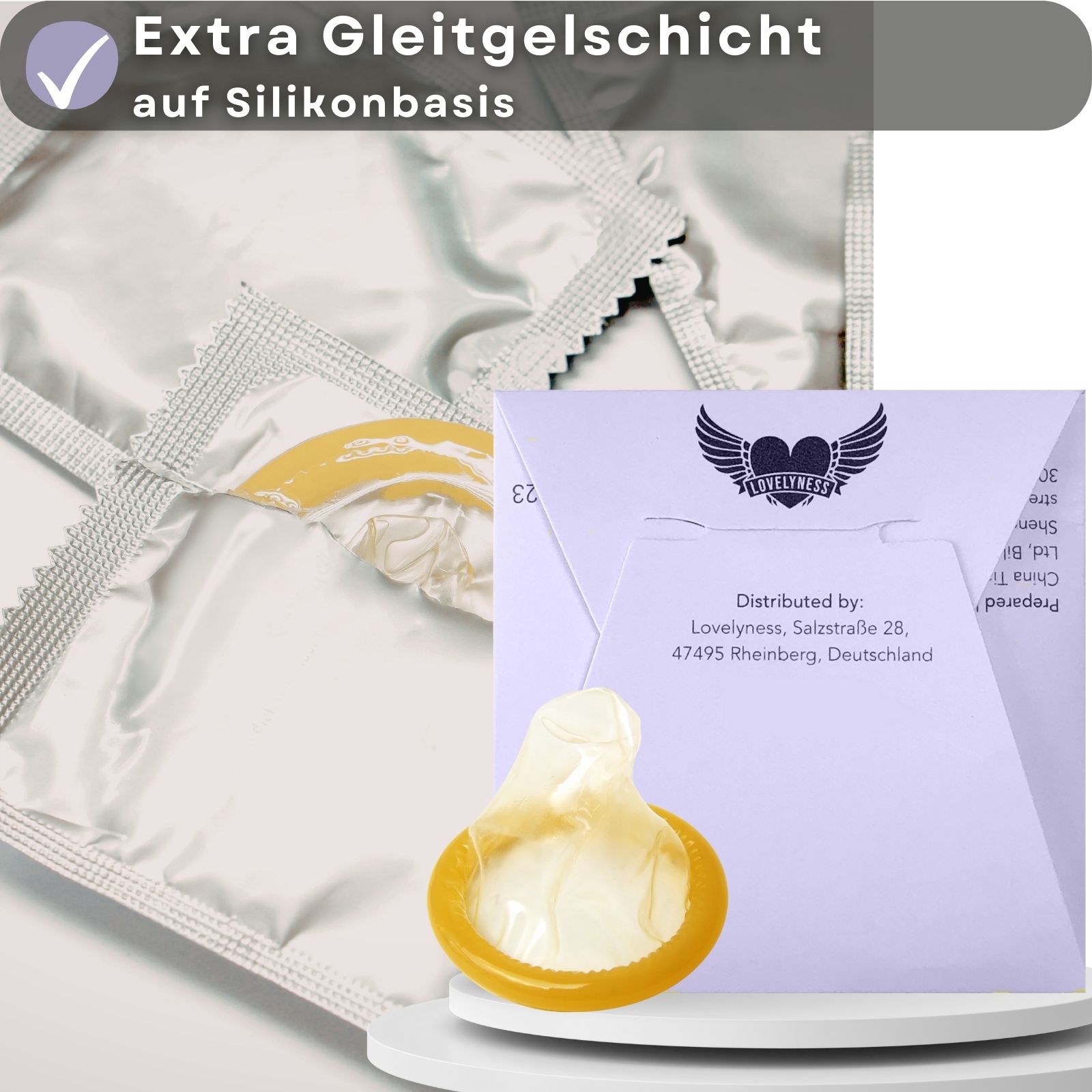 Kondom mit Blaubeere-Geschmack. Sichtbar: Verpackung, Kondom, Text.