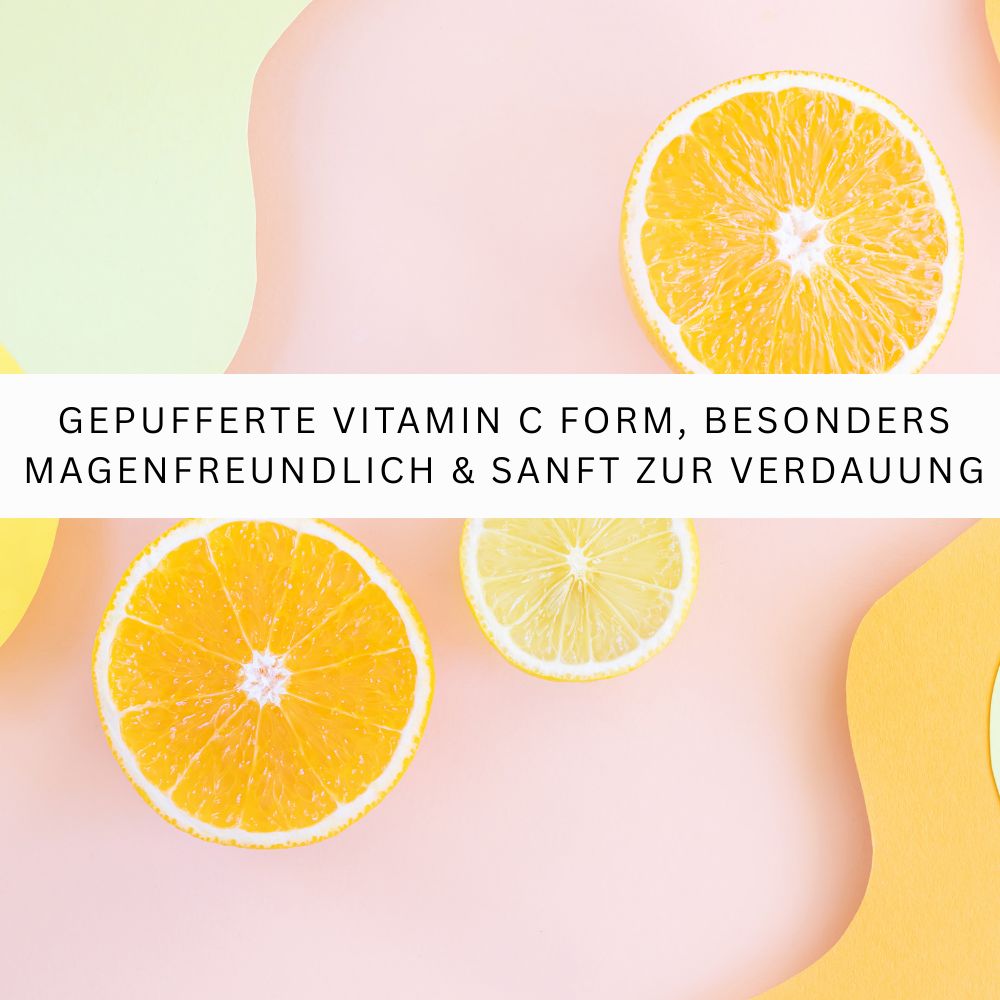 Zitronen- und Orangenscheiben auf rosa Hintergrund. Text: Gepufferte Vitamin C Form, besonders magenfreundlich.