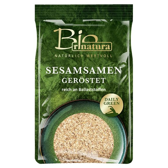 Grüne Verpackung mit Sesamkörnern. Aufschrift: Bio Rinatura, Sesamsamen geröstet, reich an Ballaststoffen. Mit Daily Green Logo.