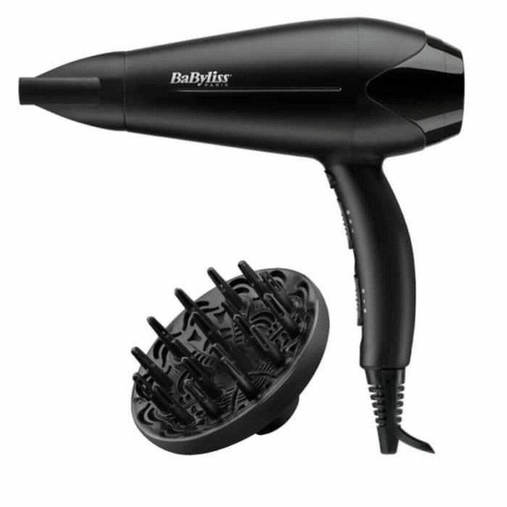 Schwarzer Haartrockner mit Diffusor. Marke Babyliss. Der Trockner hat eine längliche Form und einen Griff. Der Diffusor ist rund.