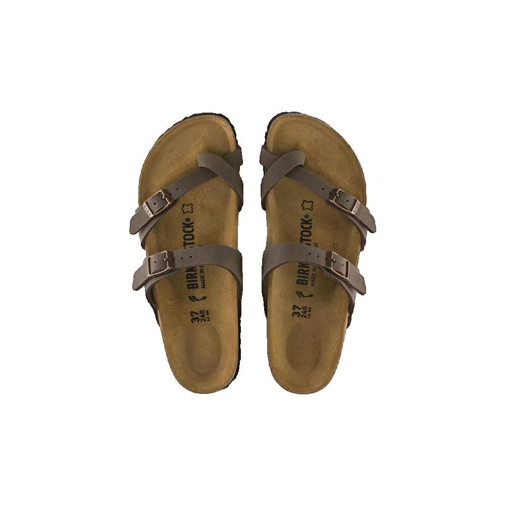 Vista dall'alto di due sandali con cinturini e fibbie. Marchio Birkenstock. Taglia 37.