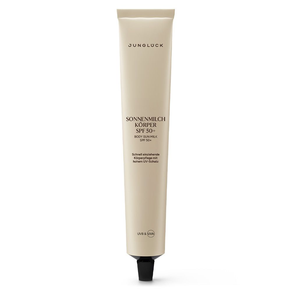 Beige Tube mit schwarzem Verschluss. Aufschrift: JUNGLÜCK, SONNENMILCH KÖRPER SPF 50+. UV-Schutz.