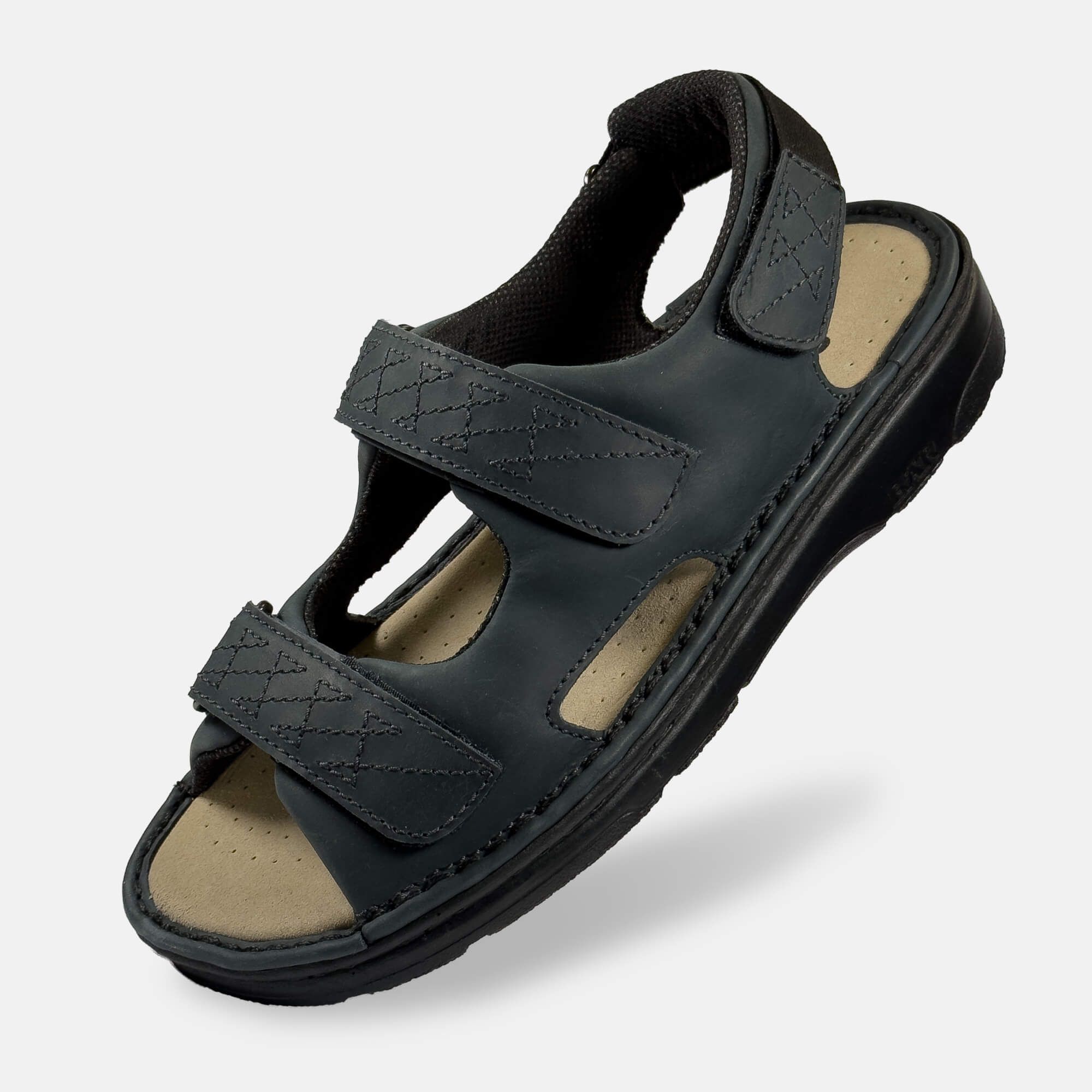 Schwarze Sandale mit Klettverschlüssen. Beige Innensohle, schwarze Sohle. BÄR-Logo auf der Sohle.