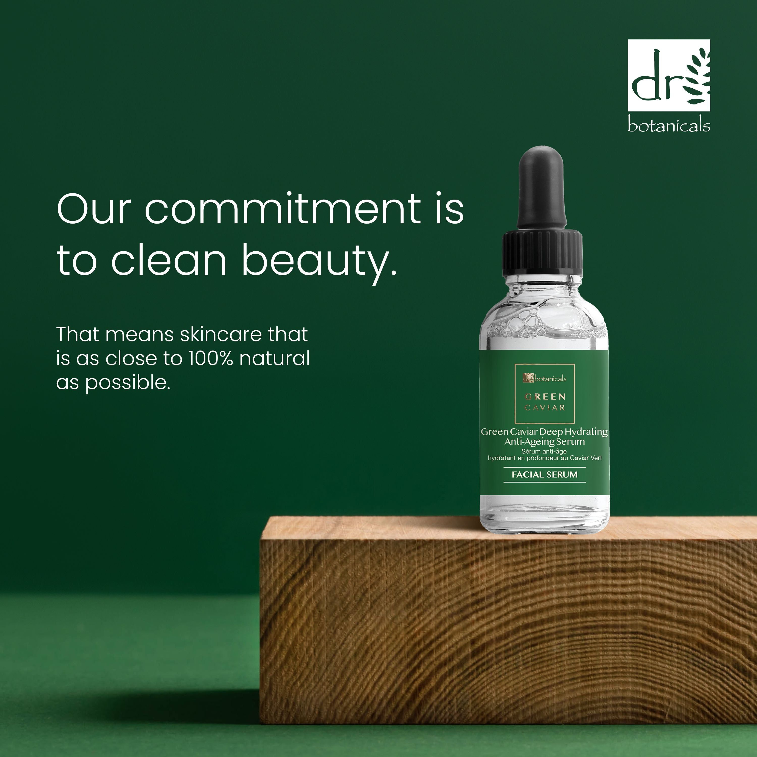Serumflasche auf Holzblock. Text: Our commitment is to clean beauty. Skincare that is as close to 100% natural as possible.