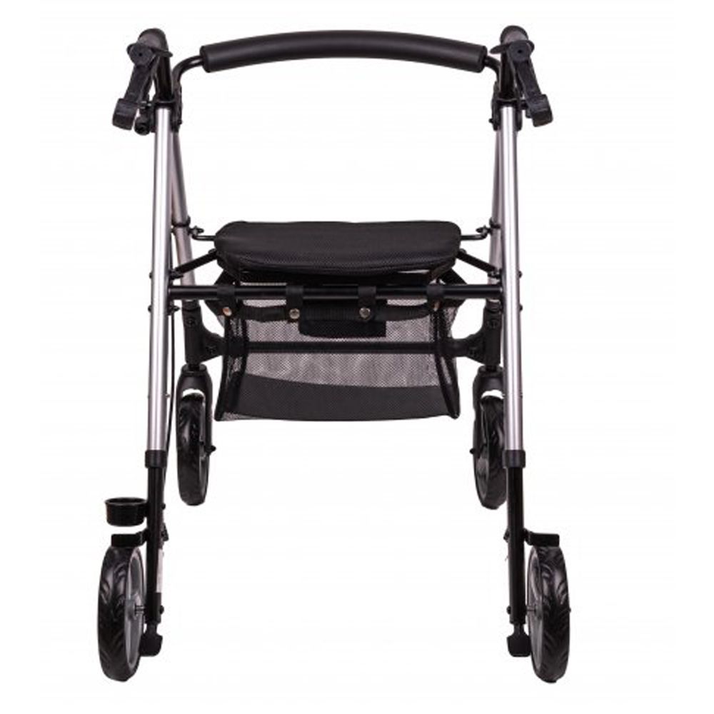 Rollator, Ansicht von vorne. Schwarzer Sitz, Tasche und Griffe. Silberfarbenes Gestell, vier Räder.