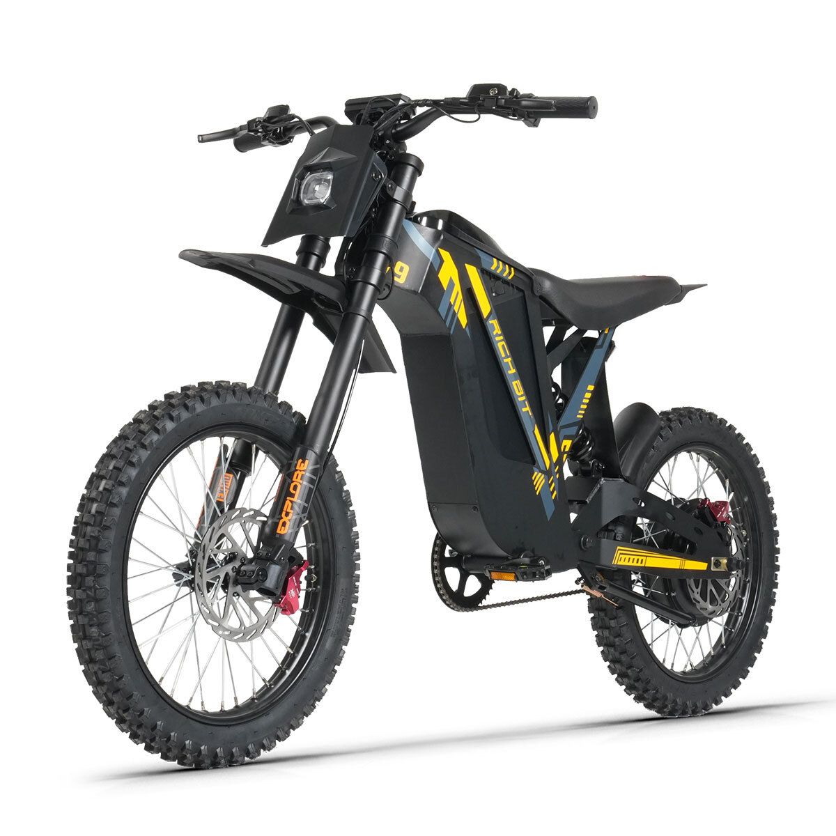 Schwarzes E-Dirtbike, diagonale Ansicht. Gelbe Akzente, Offroad-Reifen, Scheibenbremsen. RICH BIT V9 Ultra.
