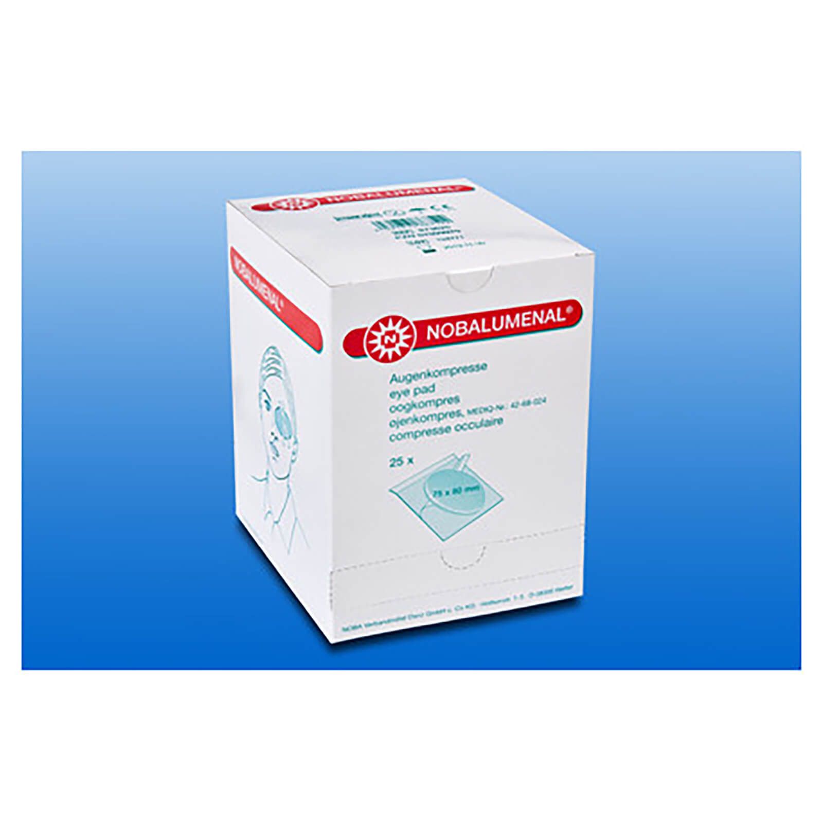 Weißer Karton mit Augenkompressen. Aufdruck: NOBALUMENAL, Augenkompresse, 25 Stück, 15 x 40 mm. Auf blauem Hintergrund.