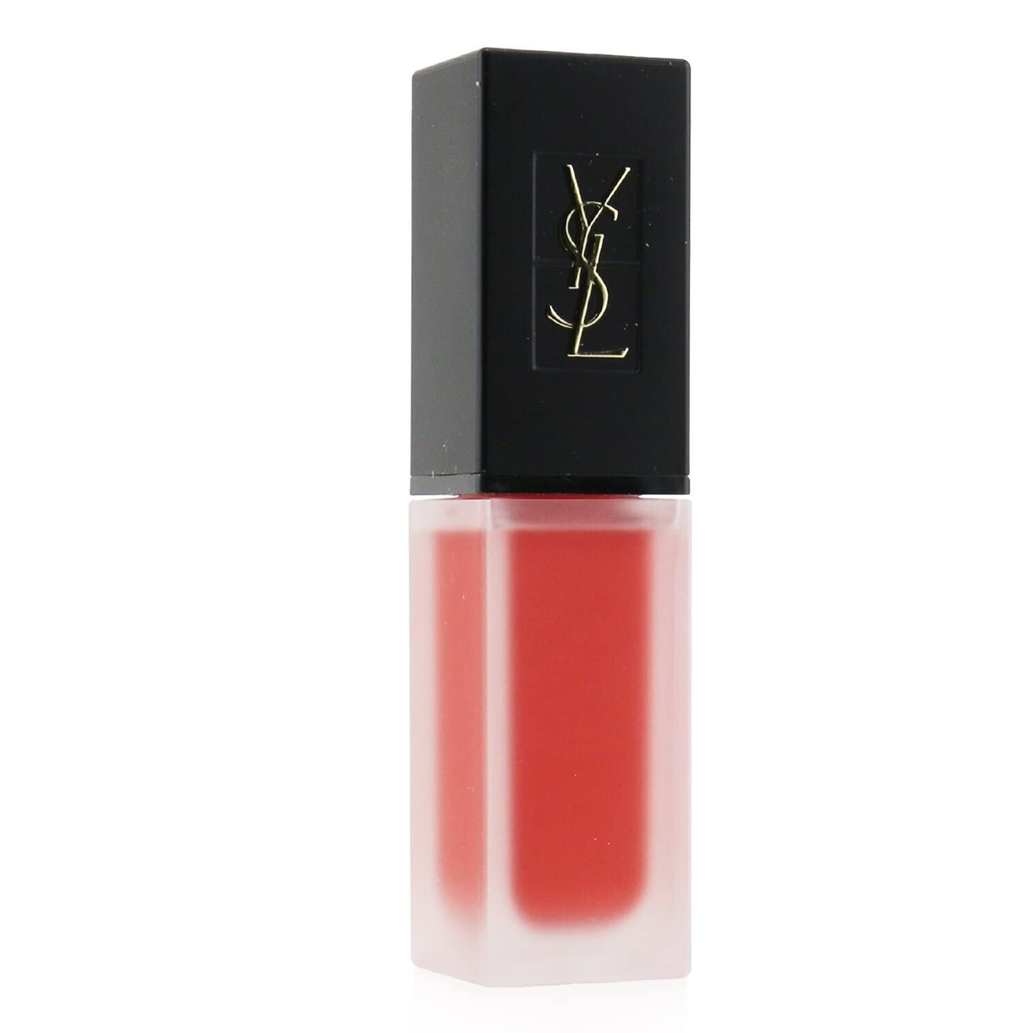 Roter Lippenstift in quadratischer, matter Hülle. Schwarzer Deckel mit goldenem Logo. Produktname nicht sichtbar.