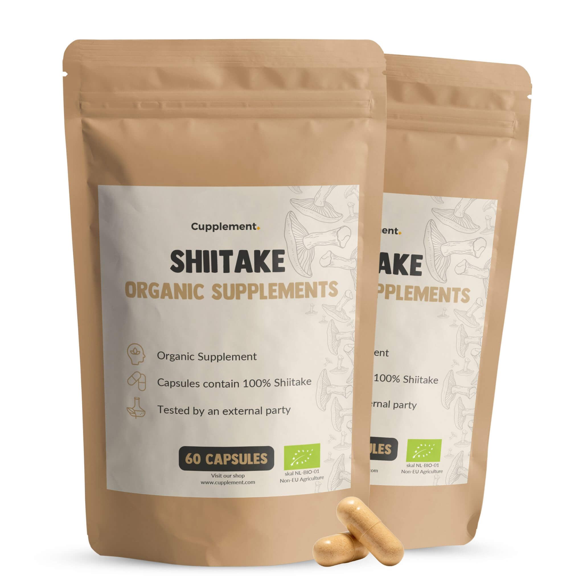Zwei Beutel mit Shiitake-Kapseln. Aufschrift: Shiitake Organic Supplements. 60 Kapseln. Zwei Kapseln liegen daneben.