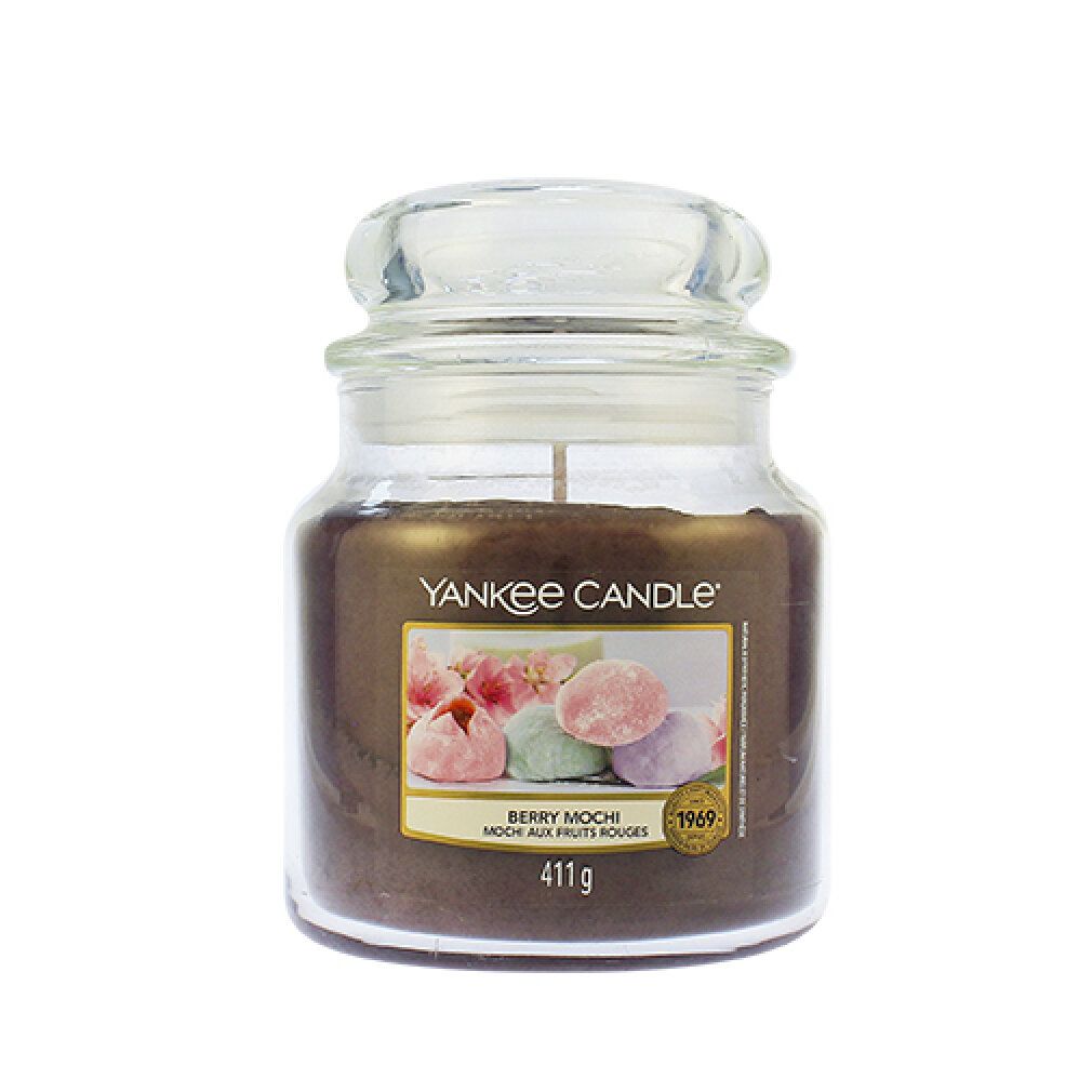 Duftkerze im Glas mit Deckel. Aufkleber mit Mochi-Abbildung und Schriftzug. Marke: Yankee Candle. Gewicht: 411g.