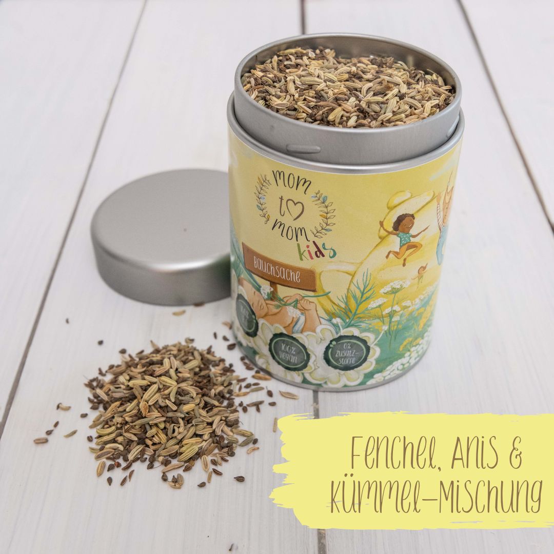 Geöffnete Dose mit Fenchel-, Anis- und Kümmel-Mischung. Aufschrift: mom to mom kids Bauchsache. Gelber Hintergrund mit Text: Fenchel, Anis & Kümmel-Mischung.