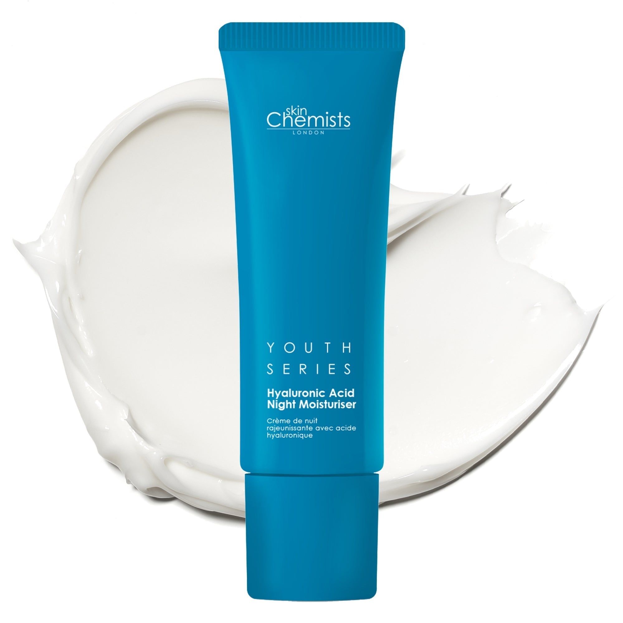 Blaue Tube mit Produktbezeichnung und Schriftzug. Marke: skinChemists. Produkt: Youth Series Hyaluronsäure Nacht-Feuchtigkeitscreme. Creme-Klecks.