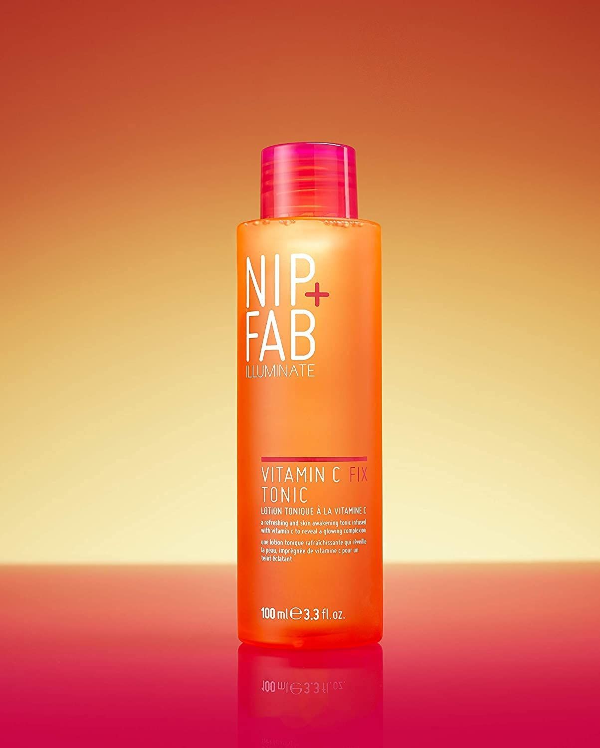 Orangefarbene Flasche mit pinkfarbenem Deckel. Aufschrift: NIP+FAB, Vitamin C Fix Tonic.