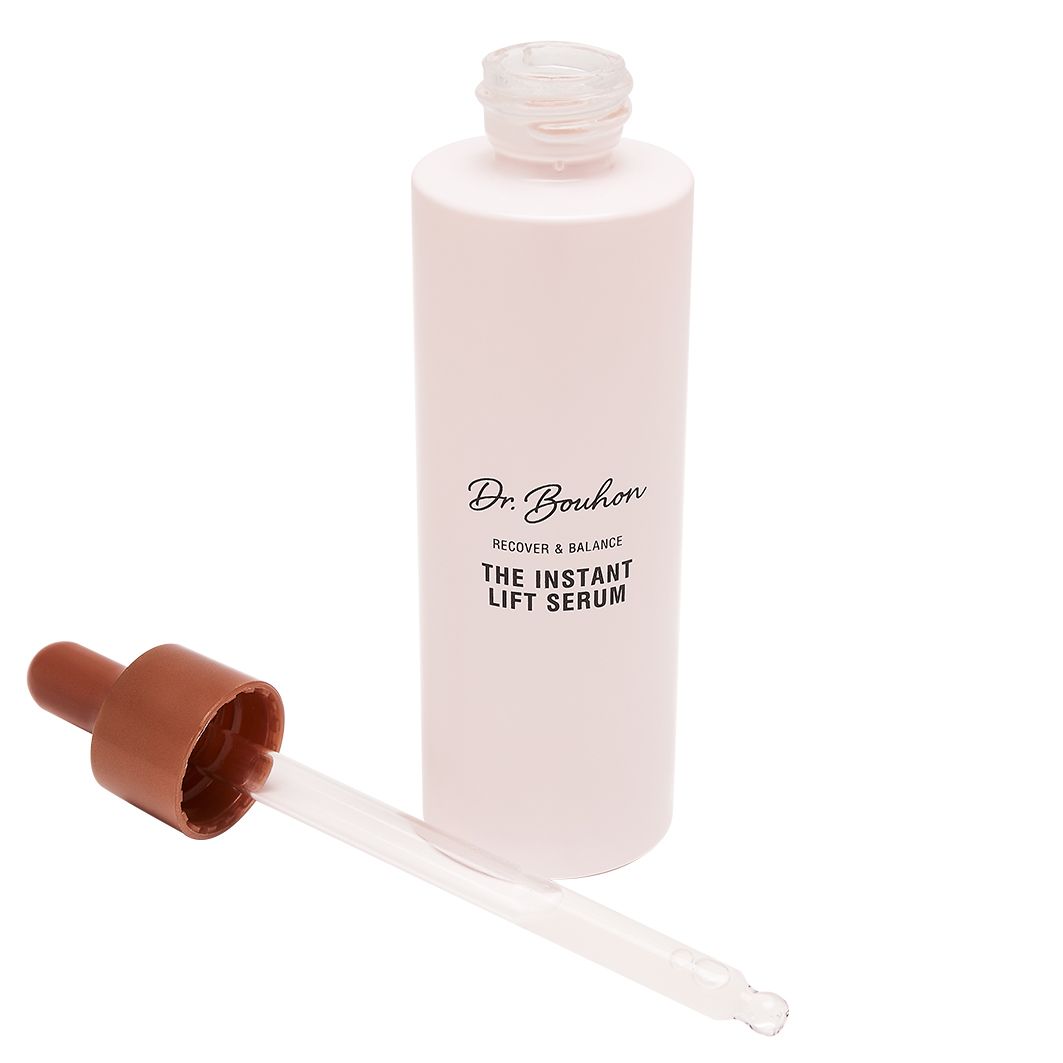 Flacon rose vide avec bouchon et pipette marron. Inscription: Dr. Bouhon, THE INSTANT LIFT SERUM.