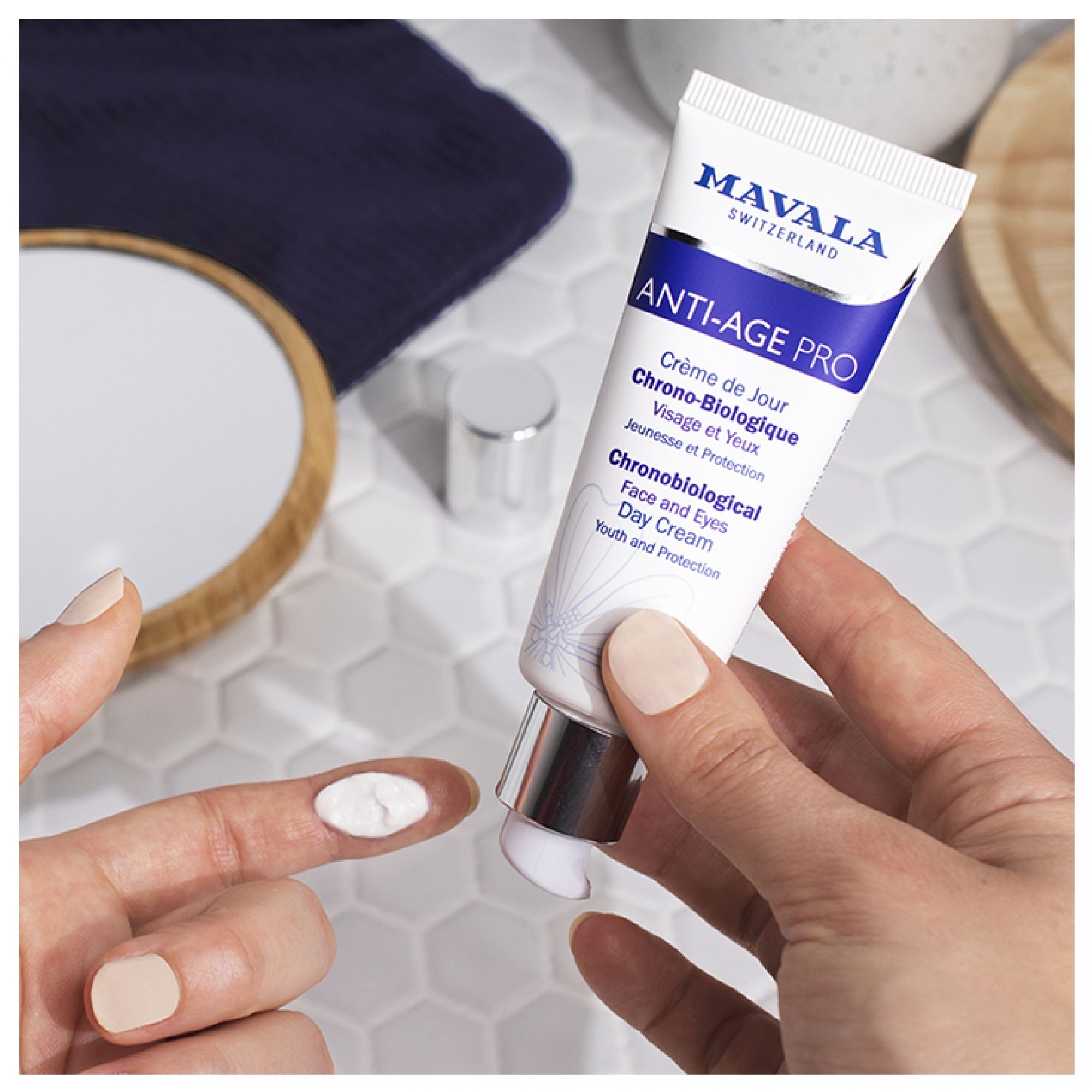 Mavala SkinSolution Anti-Aging Pro Chrono-Biologische Tagescreme Für Gesicht und Augen