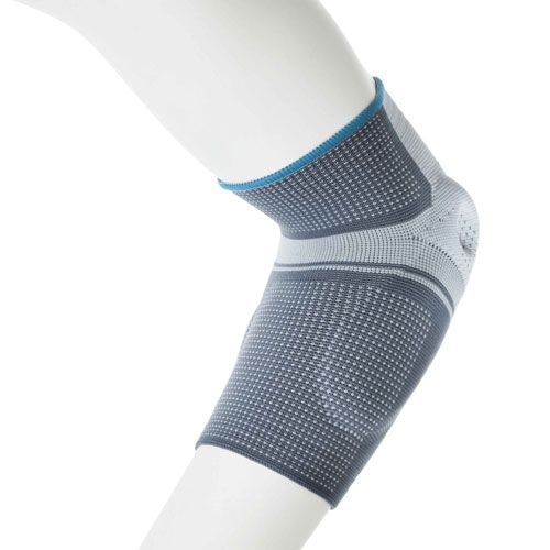 Ellenbogenbandage, grau mit blauen Akzenten. Kompressionsbandage mit gepunkteter Struktur. Auf einem Armmodell gezeigt.