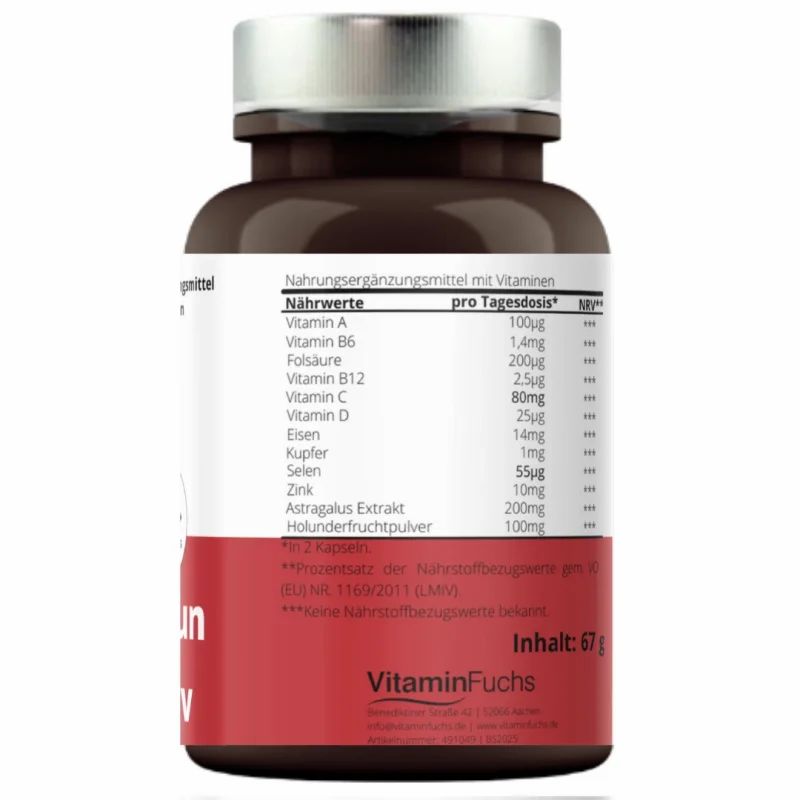 Rückseite der Flasche mit Nährwertangaben. Enthält Vitamine und Mineralstoffe. Rotes Etikett mit Text und Logo.