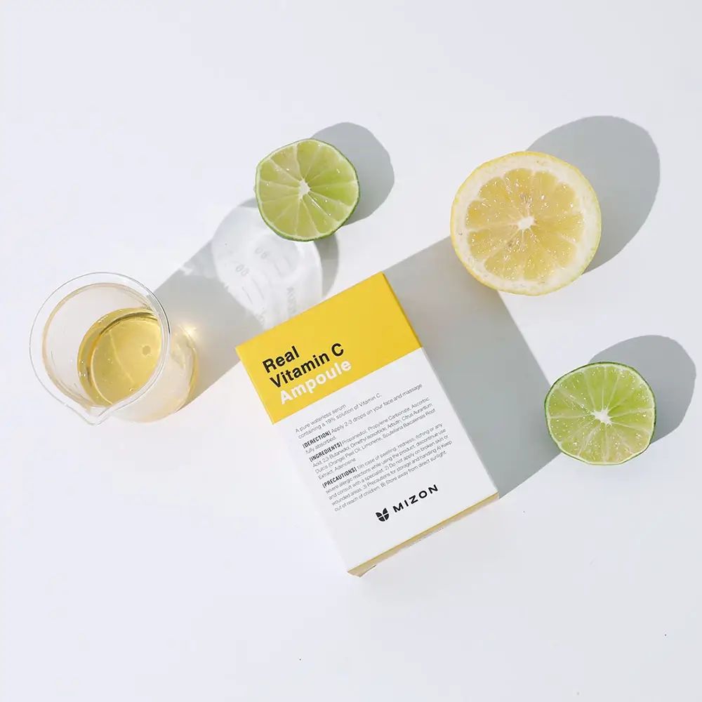 Verpackung von Real Vitamin C Ampoule. Zitronen, Limetten und ein Becher. Marke: MIZON.